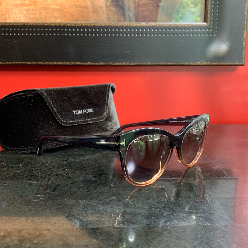 SOLD!! TOM FORD Cat-eye Sunglasses Gray Peach - Picture 10 of 16